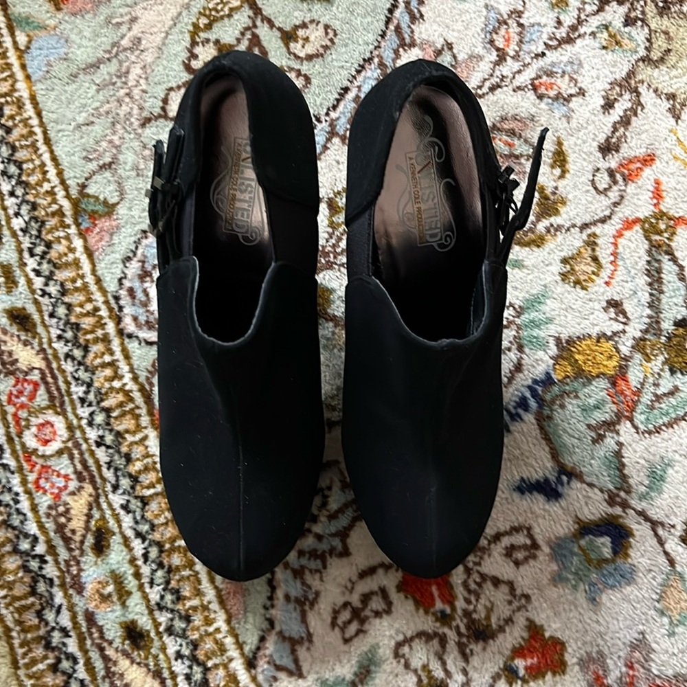 Unlisted Rough File Black Bootie 4 inch heel, size 5 1/2.